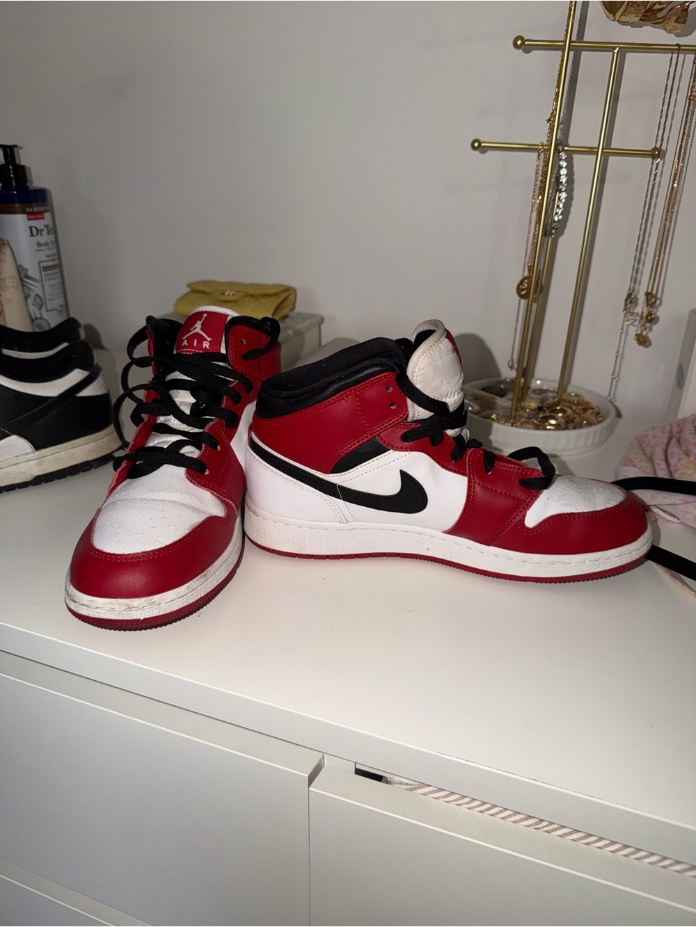 Air Jordan 1 Mid Chicago